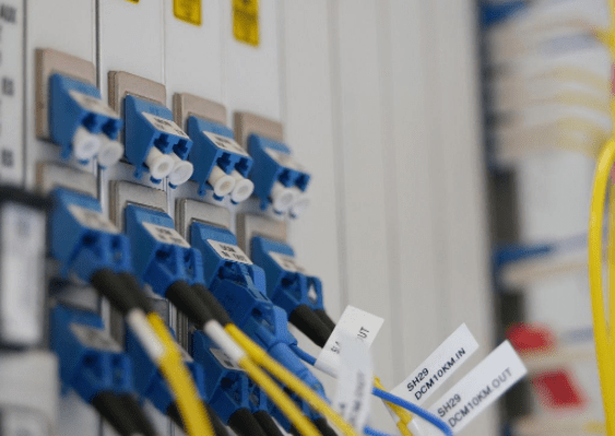 advantages of dwdm in optical fiber